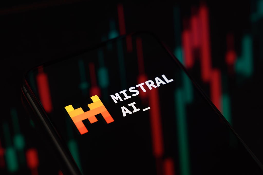 Mistral 公开 Large 4 模型权重：编程基准成绩提升，称任务 token 用量减少 47%