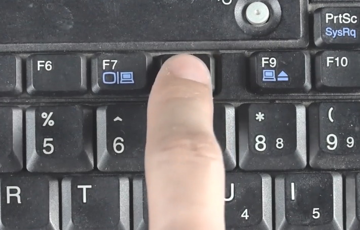win10屏幕分辨率调高了会黑屏怎么办